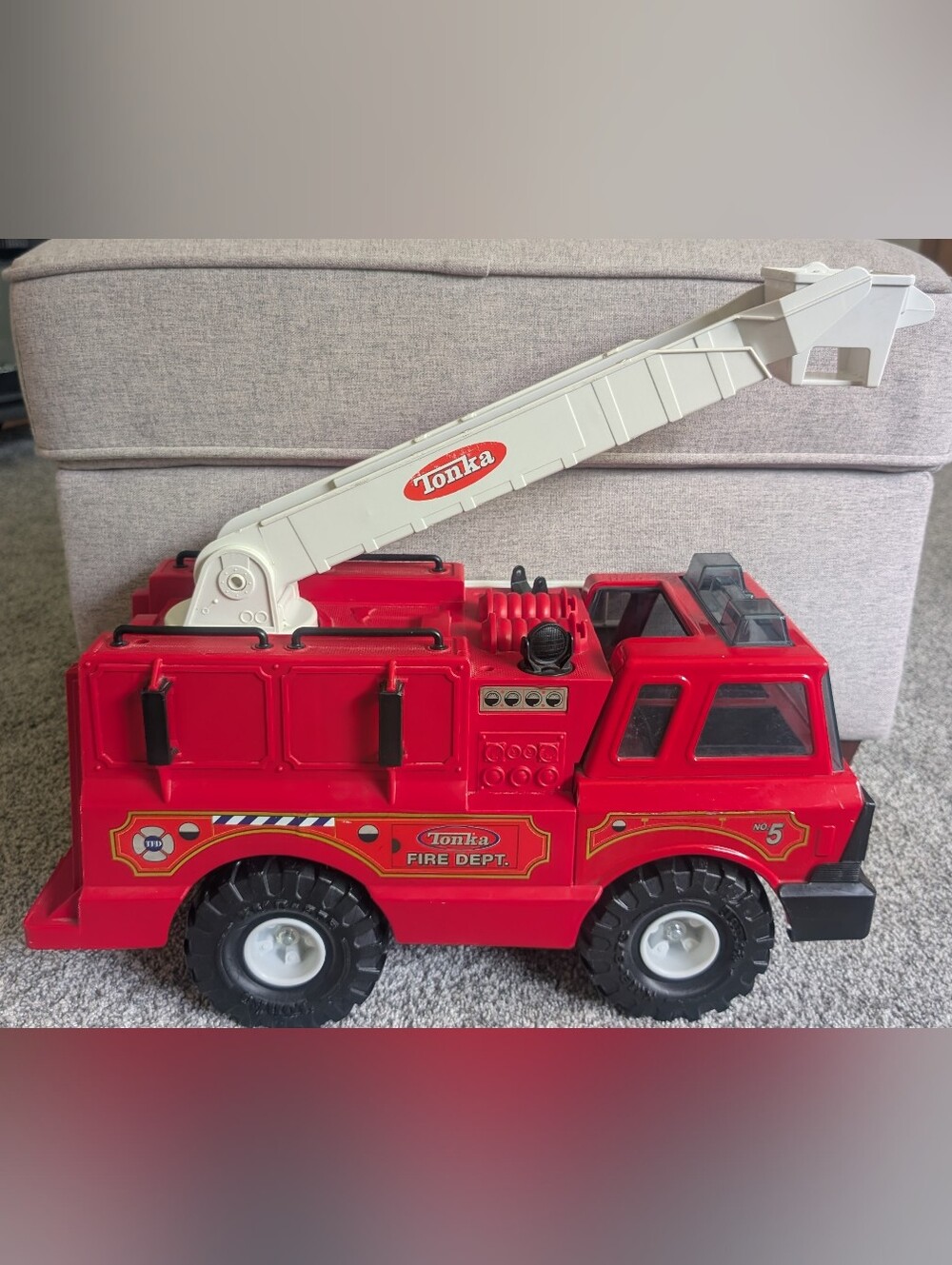 Vintage 1999 Tonka Fire Dept No. 5 Fire Truck w/ Extendable Ladder Toy 20x12x8.5